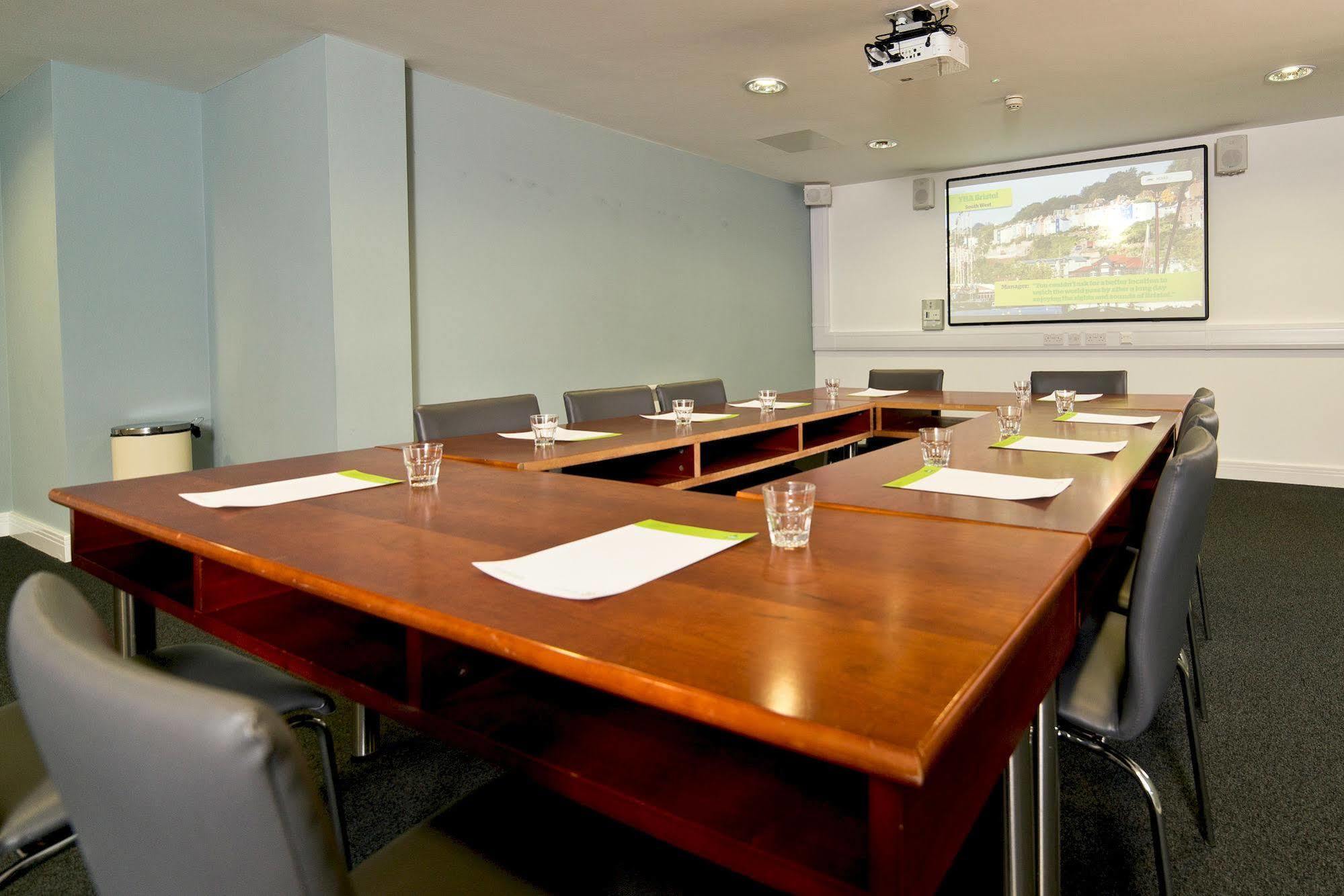 วายเอชเอ คาร์ดิฟ เซ็นทรัล โฮสเทล Hostel คาร์ดิฟฟ์ ภายนอก รูปภาพ A meeting room at the University of Waikato