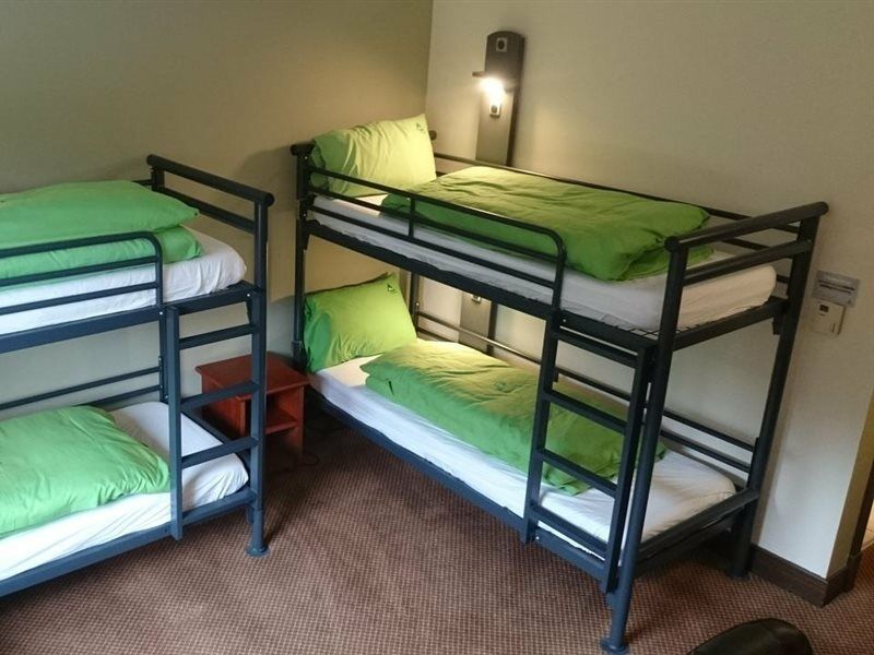 วายเอชเอ คาร์ดิฟ เซ็นทรัล โฮสเทล Hostel คาร์ดิฟฟ์ ภายนอก รูปภาพ Bunk beds in a hostel